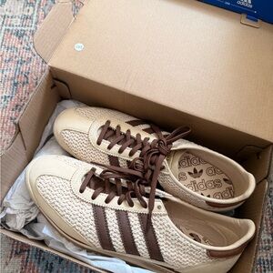 Adidas Women's Beige and Brown Sneakers
